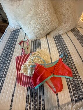 ✨ Bundle✨ Solitaire Cream Lace Swim Top with Gold Accent, Coral Bikini, & Tote!!